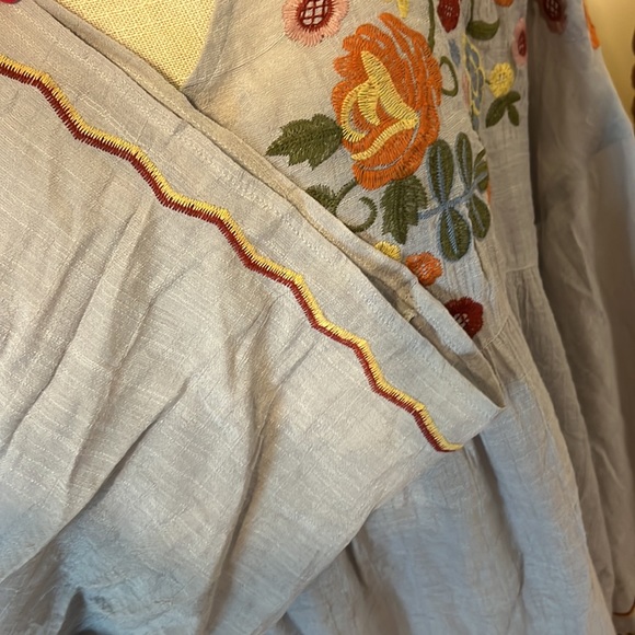 Gray Umgee Embroidered Peasant Women’s Top/ Size Small/ Rayon Blend - Picture 4 of 8